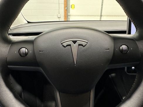 Used 2021 Tesla Model Y Long Range image 26