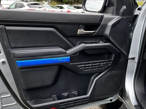 Certified 2025 Toyota Tacoma TRD Off-Road image 21