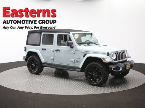Used 2024 Jeep Wrangler Unlimited Sahara w/ Technology Group AWD/4WD image 48