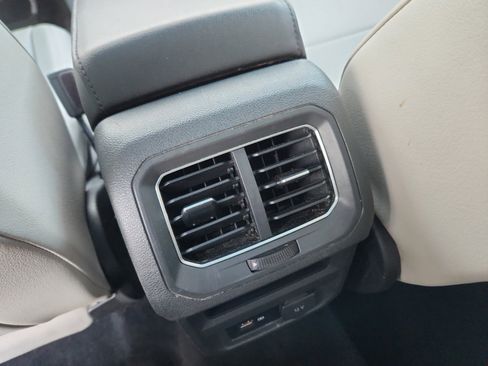 Used 2018 Volkswagen Tiguan SE w/ Panoramic Sunroof Package image 33