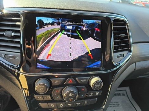 Used 2022 Jeep Grand Cherokee Laredo X image 23