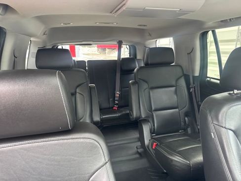 Used 2017 GMC Yukon SLT w/ Premium Edition AWD/4WD image 36