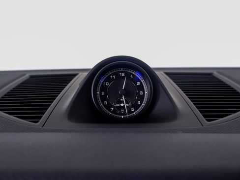 Used 2025 Porsche Macan image 15