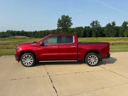 Used 2021 Chevrolet Silverado 1500 High Country w/ Technology Package AWD/4WD image 3