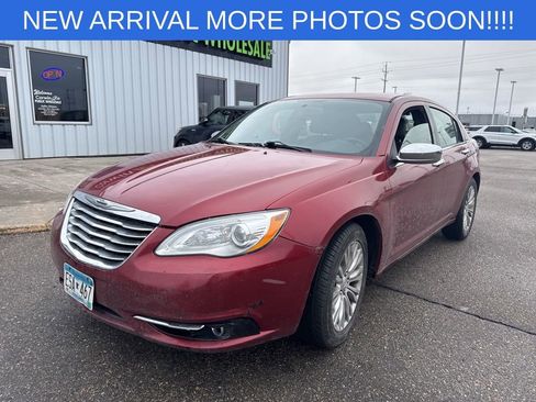 Used 2013 Chrysler 200 Limited image 3
