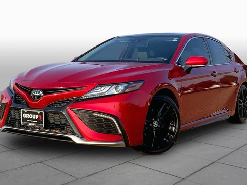 Used 2023 Toyota Camry XSE FWD image 2