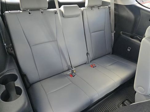 Certified 2025 Toyota Highlander XLE image 13