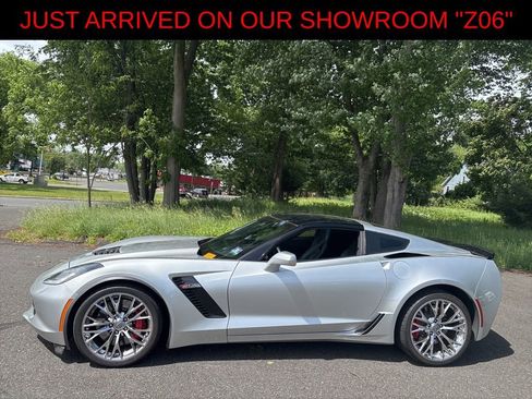 Used 2015 Chevrolet Corvette Z06 w/ 2LZ Preferred Equipment Group RWD image 2