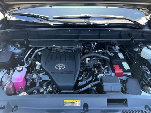 Used 2024 Toyota Highlander XLE AWD/4WD image 32