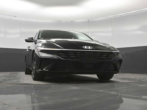 Used 2025 Hyundai Elantra SEL w/ Cargo Package FWD image 31