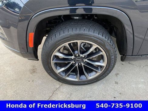 Used 2024 Jeep Grand Wagoneer L Series II w/ Quick Order Packagew 28T AWD/4WD image 9