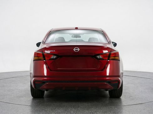 Used 2025 Nissan Altima 2.5 SV FWD image 7