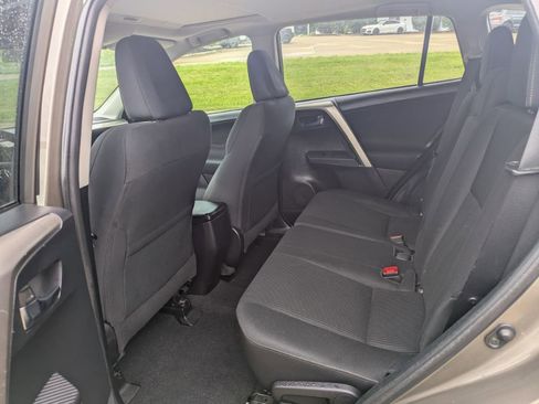Used 2014 Toyota RAV4 XLE AWD/4WD image 10