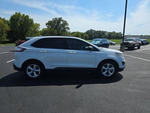 Used 2017 Ford Edge SE FWD image 2