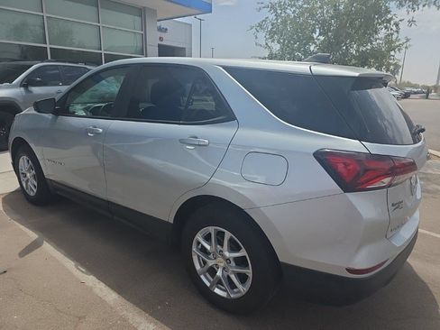 Used 2022 Chevrolet Equinox LS w/ LS Convenience Package AWD/4WD image 2
