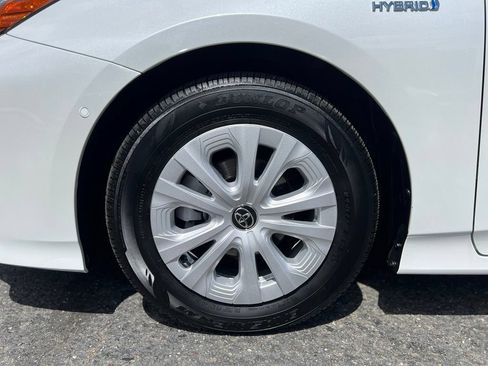 Certified 2022 Toyota Prius LE FWD image 9