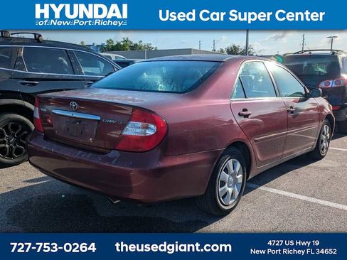Used 2004 Toyota Camry LE image 3