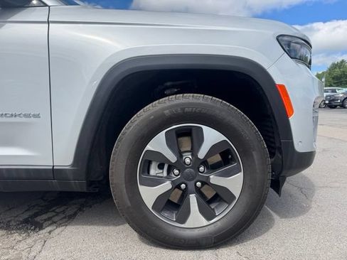 Used 2024 Jeep Grand Cherokee Limited 4xe w/ Luxury Tech Group II AWD/4WD image 11