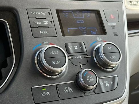 Used 2020 Toyota Sienna XLE w/ XLE Navigation Package FWD image 12