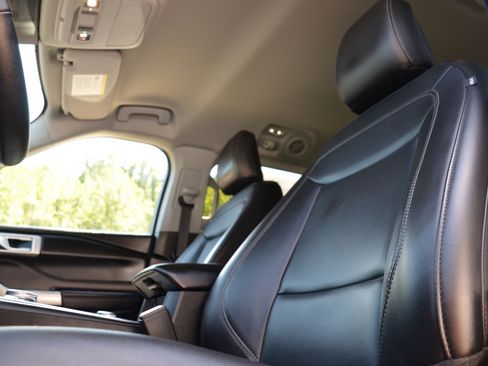 Used 2023 Ford Explorer XLT w/ Equipment Group 202A image 17