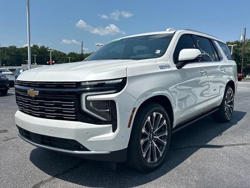 Used 2025 Chevrolet Tahoe High Country AWD/4WD image 9