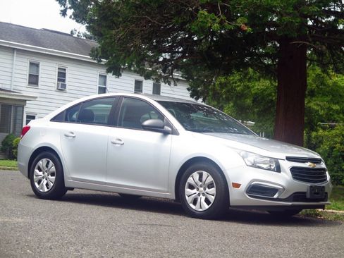 Used 2015 Chevrolet Cruze LS FWD image 6