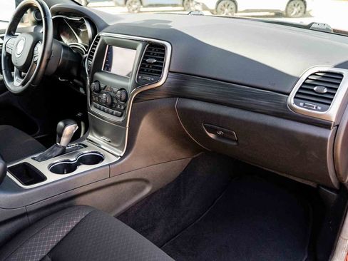 Used 2021 Jeep Grand Cherokee Laredo RWD image 27