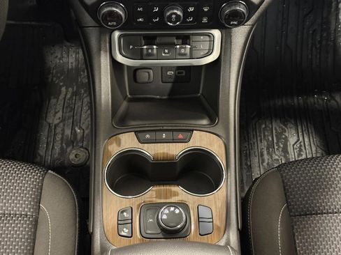 Used 2023 GMC Acadia SLE w/ Driver Convenience Package image 16