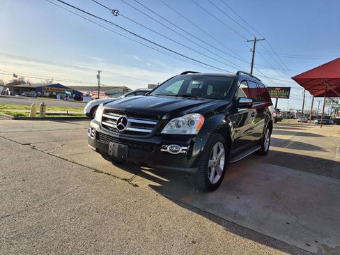 Used 2009 Mercedes-Benz GL 320 BlueTEC 4MATIC image 2