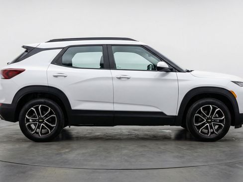 Used 2025 Chevrolet TrailBlazer LT FWD image 11
