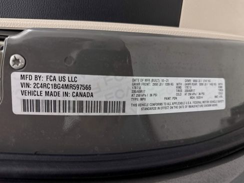 Used 2021 Chrysler Pacifica Touring-L FWD image 37