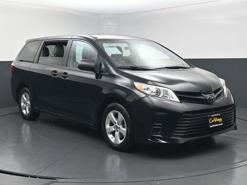 Used 2020 Toyota Sienna L FWD image 3