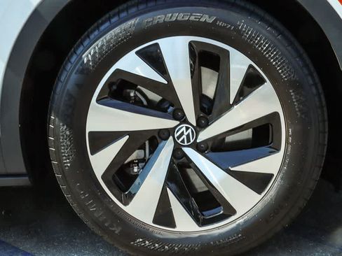 Used 2023 Volkswagen ID.4 Pro RWD image 9