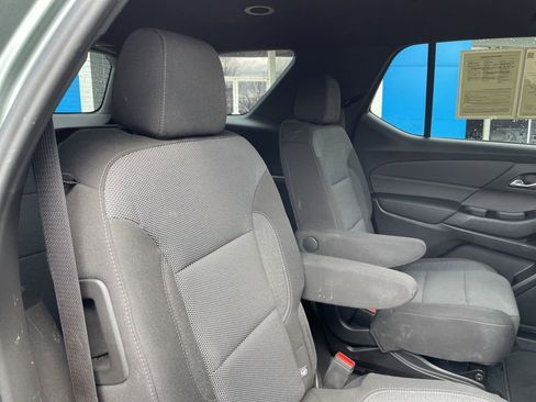 Used 2023 Chevrolet Traverse LT image 32