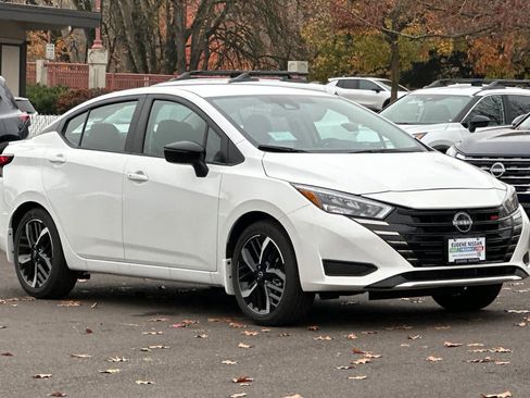 New 2025 Nissan Versa SR w/ Trunk Package image 9