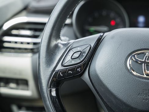 Used 2019 Toyota C-HR Limited FWD image 29