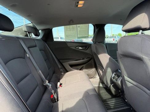 Used 2017 Chevrolet Malibu LT image 10