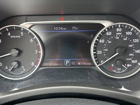 Used 2025 Nissan Sentra SV FWD image 9