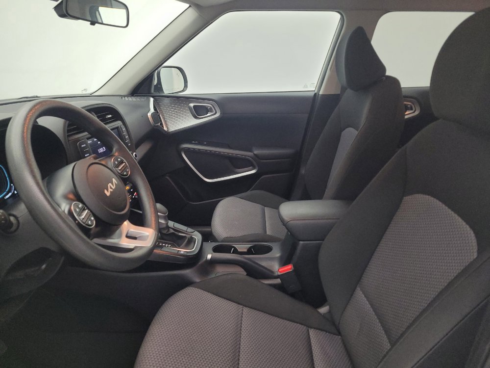 Used 2025 Kia Soul LX w/ LX Technology Package FWD image 17