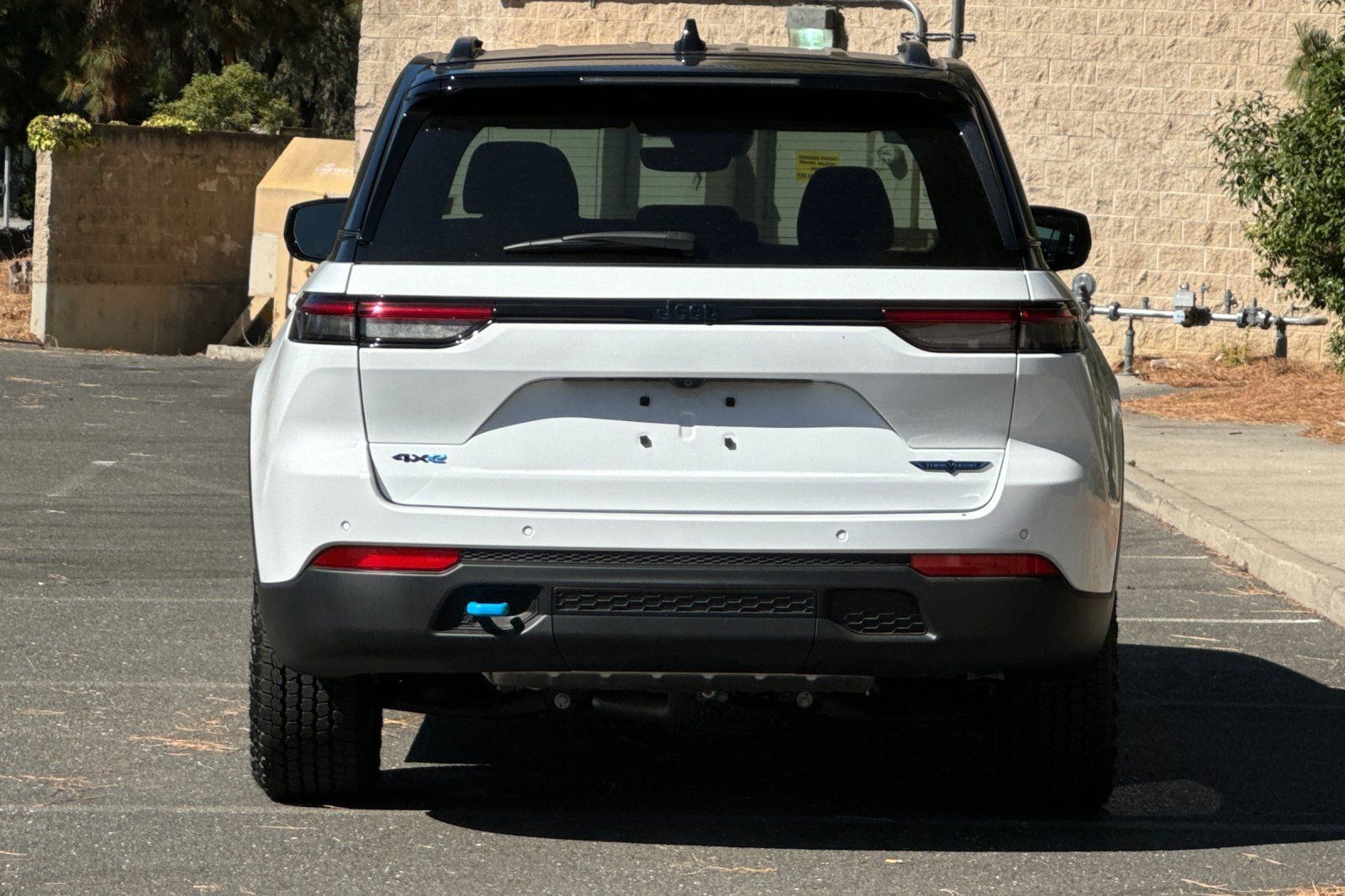 New 2023 Jeep Grand Cherokee Trailhawk w/ Advanced Protech Group II AWD/4WD image 4