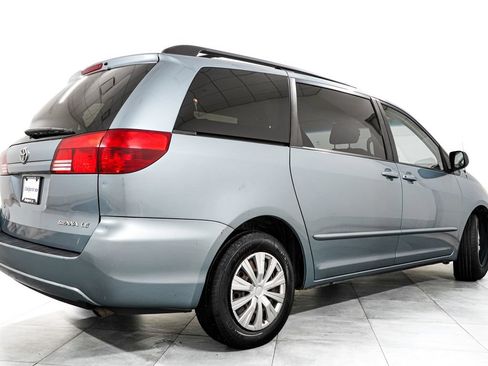 Used 2004 Toyota Sienna LE w/ LE Pkg 1 FWD image 7