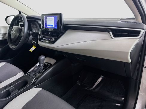 Used 2025 Toyota Corolla LE FWD image 30