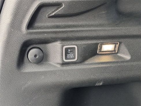 Used 2024 Jeep Grand Cherokee L Limited w/ Luxury Tech Group II image 37