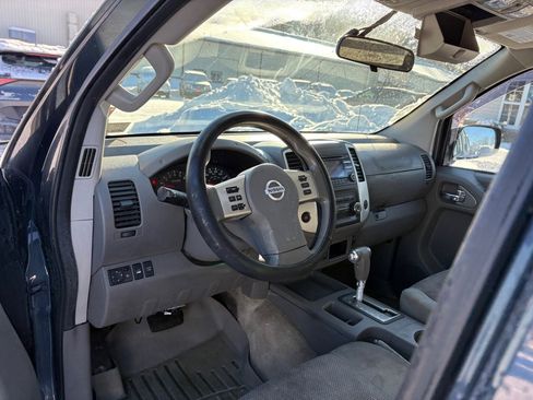 Used 2014 Nissan Frontier SV image 13