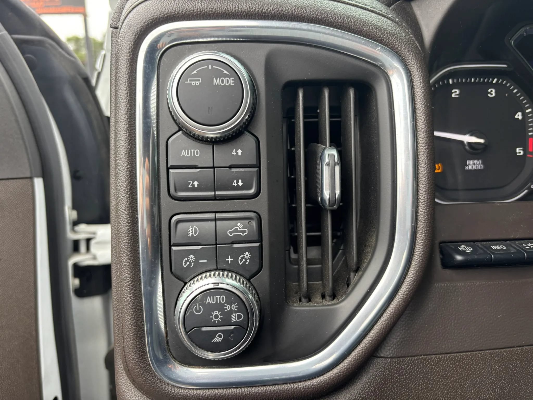 Used 2021 GMC Sierra 3500 Denali w/ Technology Package AWD/4WD image 24