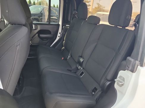 Certified 2022 Jeep Gladiator Sport AWD/4WD image 13