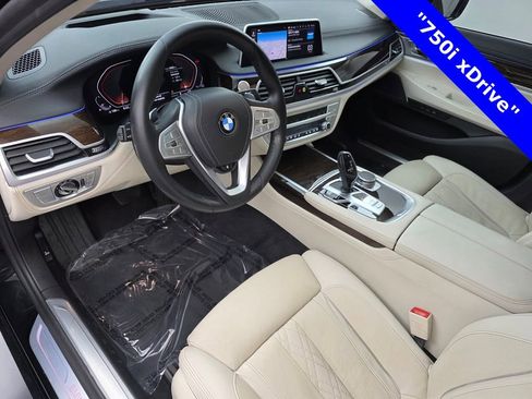 Used 2022 BMW 750i xDrive image 10