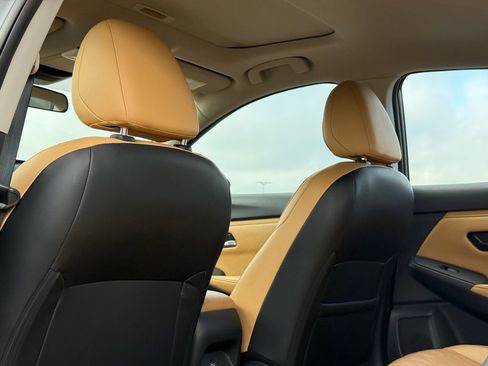 Used 2025 Nissan Sentra SV w/ SV Premium Package FWD image 19