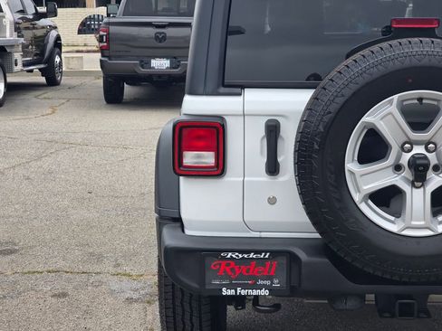 Used 2019 Jeep Wrangler Unlimited Sport S AWD/4WD image 7