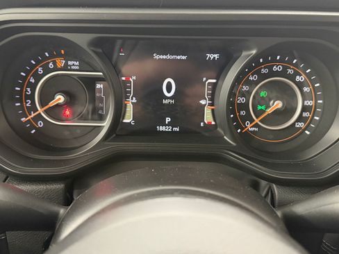 Used 2025 Jeep Gladiator Rubicon w/ Technology Group AWD/4WD image 23